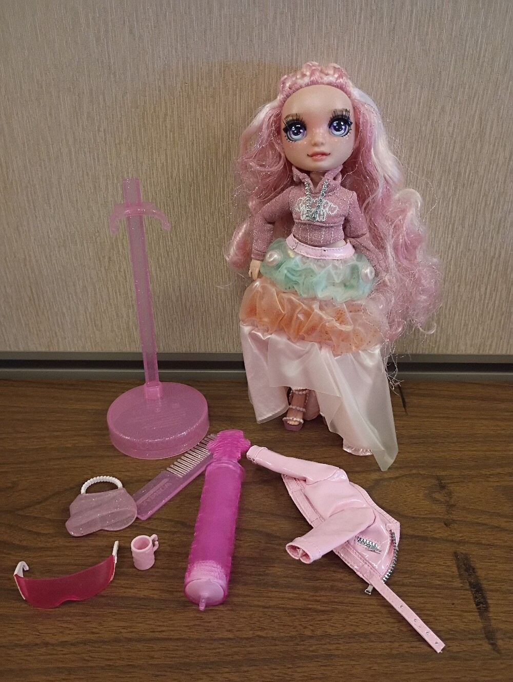 Rainbow High Doll Bella Parker Fashion Doll Pink